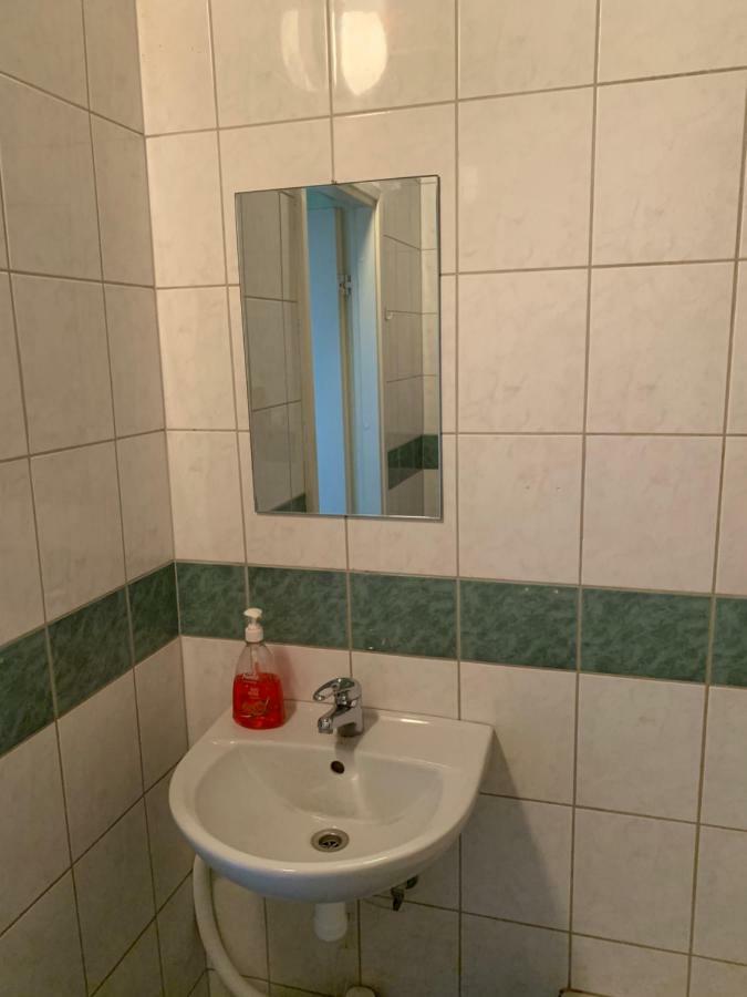K84, Nice 2- Bedroom Apartment - 2 Big Beds 1 Single Bed Tartu Esterno foto